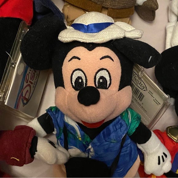 Disney 6 Mickeys, set of Mickey Mouse Beanies - Picture 6 of 8